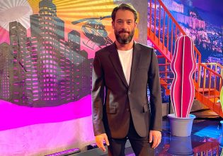 Ο Αντίνοος Αλμπάνης σε μια ανατρεπτική συνέντευξη