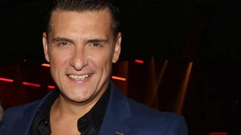 Χρίστος Αντωνιάδης: Δεν είχαμε λεφτά για να αγοράσω τρίγωνο, λέγαμε τα κάλαντα με ένα μπρίκι