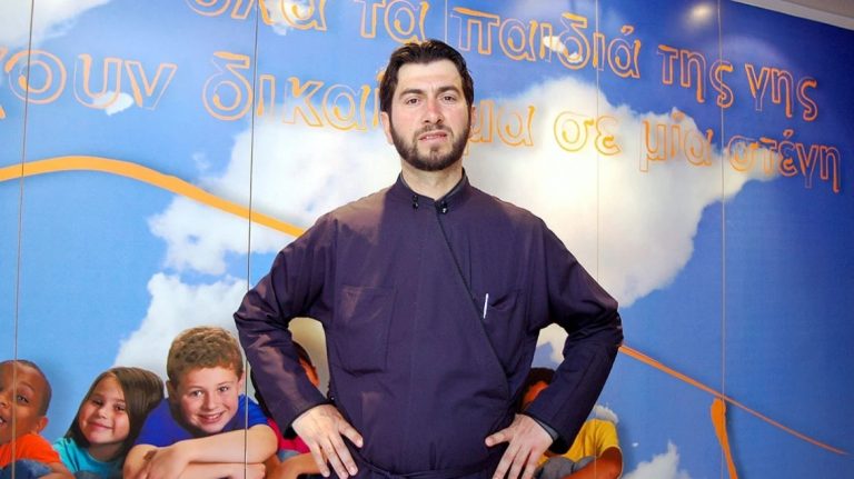 Κιβωτός του Κόσμου: Το βιβλίο θρησκευτικών της Γ’ Γυμνασίου εκθειάζει τη δομή – Αφαιρείται το κείμενο