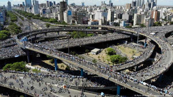 Χουάν Βερόν: «Ο κόσμος στην Αργεντινή ξεχνάει τα προβλήματά του…»