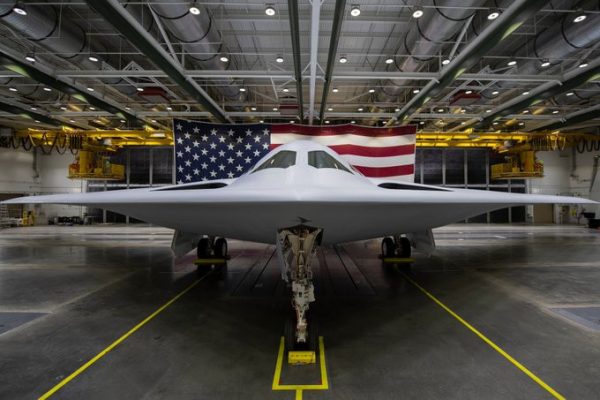 ΗΠΑ: Αποκαλυπτήρια για το βομβαρδιστικό stealth B-21 Raider