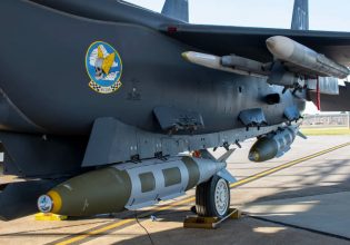 ΗΠΑ: Θα προμηθεύσουν την Ουκρανία με κιτ μετατροπής βομβών σε «έξυπνες»