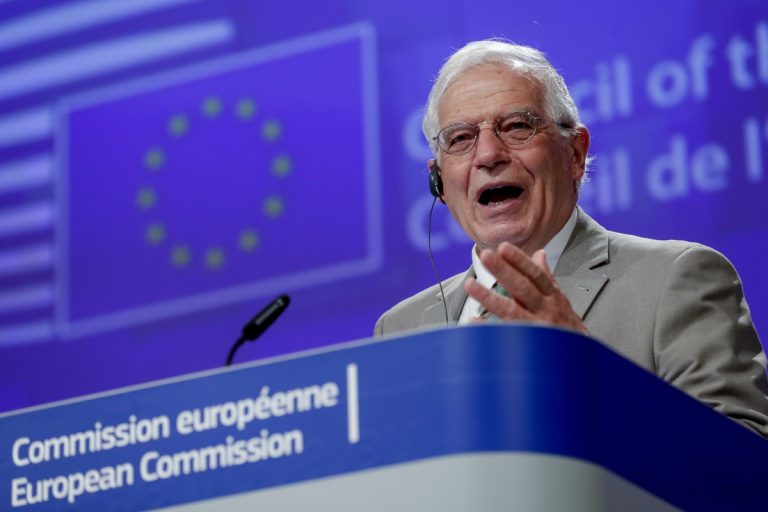 Euractiv: Ο Μπορέλ φέρεται να «βάζει στον πάγο» Αβραμόπουλο και Ντι Μάιο – «Ιταλική συνωμοσία», βλέπει ο Αβραμόπουλος