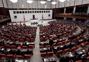 Τουρκία: Προφυλακισμένη πολιτικός του HDP χάνει την έδρα της στο κοινοβούλιο