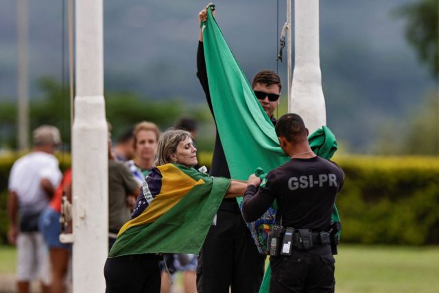 Βραζιλία: Ο Μπολσονάρο έφυγε για τις ΗΠΑ δύο ημέρες πριν να λήξει η θητεία του