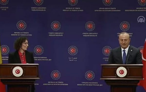 Επεισόδιο Τσαβούσογλου με τη Βελγίδα ΥΠΕΞ για τη διαδήλωση των Κούρδων – Η απάντηση της Λαμπίμπ