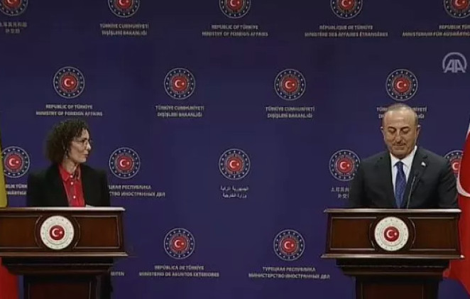 Επεισόδιο Τσαβούσογλου με τη Βελγίδα ΥΠΕΞ για τη διαδήλωση των Κούρδων – Η απάντηση της Λαμπίμπ