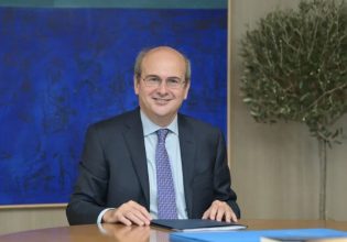 Κ. Χατζηδάκης: Η Ελλάδα εκδίδει συντάξεις σε δύο μήνες