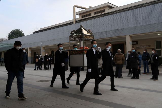 Κίνα: Ανακοίνωσε νέο θάνατο από τον κοροναϊό – Αμφιβολίες για την αξιοπιστία των στοιχείων