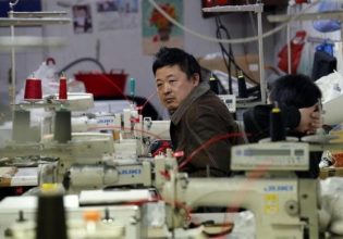 Κίνα: Οι πολίτες μπορούν να εργάζονται κανονικά ακόμα και αν εμφανίζουν συμπτώματα κοροναϊού