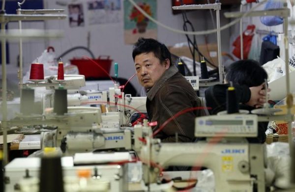 Κίνα: Οι πολίτες μπορούν να εργάζονται κανονικά ακόμα και αν εμφανίζουν συμπτώματα κοροναϊού