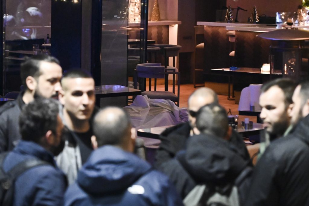 Νέα Σμύρνη: Σεσημασμένοι σε Αλβανία και Ελλάδα οι δύο άνδρες που εκτελέστηκαν εν ψυχρώ στην καφετέρια