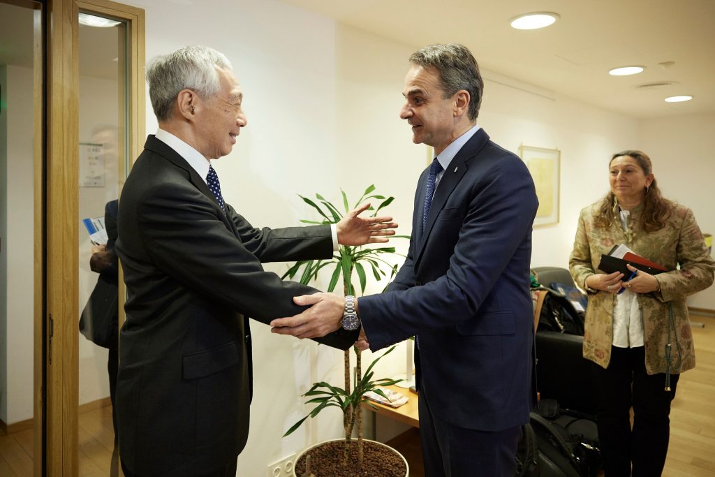 Συνάντηση Μητσοτάκη με τον πρωθυπουργό της Σιγκαπούρης