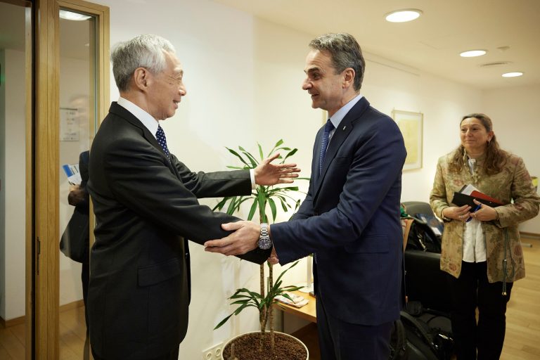 Συνάντηση Μητσοτάκη με τον πρωθυπουργό της Σιγκαπούρης