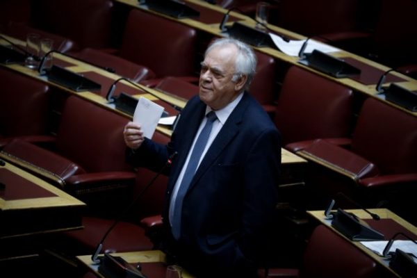 Προϋπολογισμός 2023: Αντιπαράθεση Σταϊκούρα – Δραγασάκη για τα πεπραγμένα των κυβερνήσεων ΝΔ και ΣΥΡΙΖΑ
