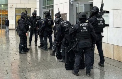 Συναγερμός στη Δρέσδη: Ένοπλος κρατά ομήρους σε εμπορικό κέντρο – Πληροφορία για έναν νεκρό