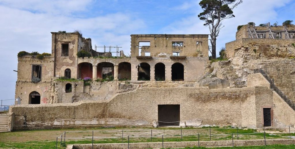 Ρωμαϊκό ψηφιδωτό ηλικίας 2.000 ετών αποκαλύφθηκε σε πολυτελή παραθαλάσσια βίλα στη Νάπολη