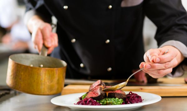 Τίμος Ζαχαράτος: Στο νοσοκομείο ο σεφ – Το σοβαρό πρόβλημα υγείας