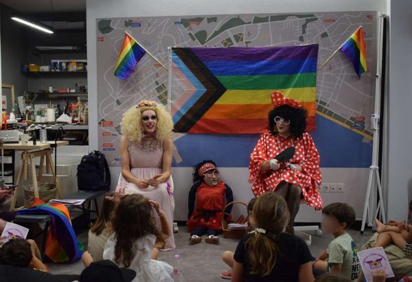 «Η Drag Queen που έσωσε τα Χριστούγεννα»: Μια εκπαιδευτική δράση στη Θεσσαλονίκη για παιδιά