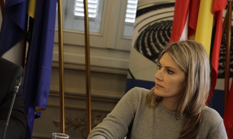 Εύα Καϊλή: Ποιος ήταν ο ευρωβουλευτής που ψήφισε κατά της καθαίρεσης της