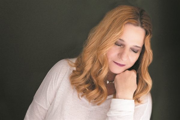 Ευανθία Ρεμπούτσικα: Η μουσική μας κάνει καλύτερους ανθρώπους, είναι η θεία κοινωνία των λαών