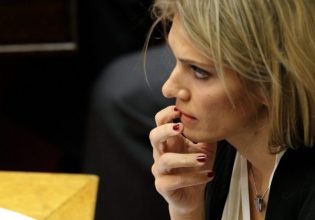 Qatargate: «Η Εύα Καϊλή στο ρόλο της αθώας διωκόμενης» γράφει η γερμανική SZ