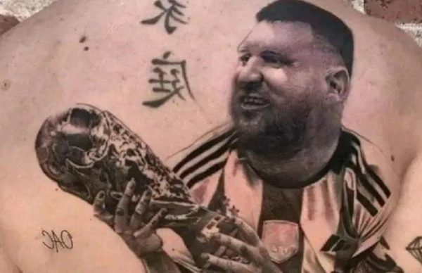Ο Μέσι ή ο Γουέιν Ρούνεϊ; Αυτά είναι τα χειρότερα τατουάζ για την κατάκτηση του Μουντιάλ