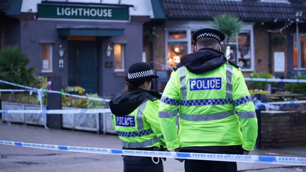 Βρετανία: Γυναίκα νεκρή κι αρκετοί τραυματίες από πυροβολισμούς σε παμπ