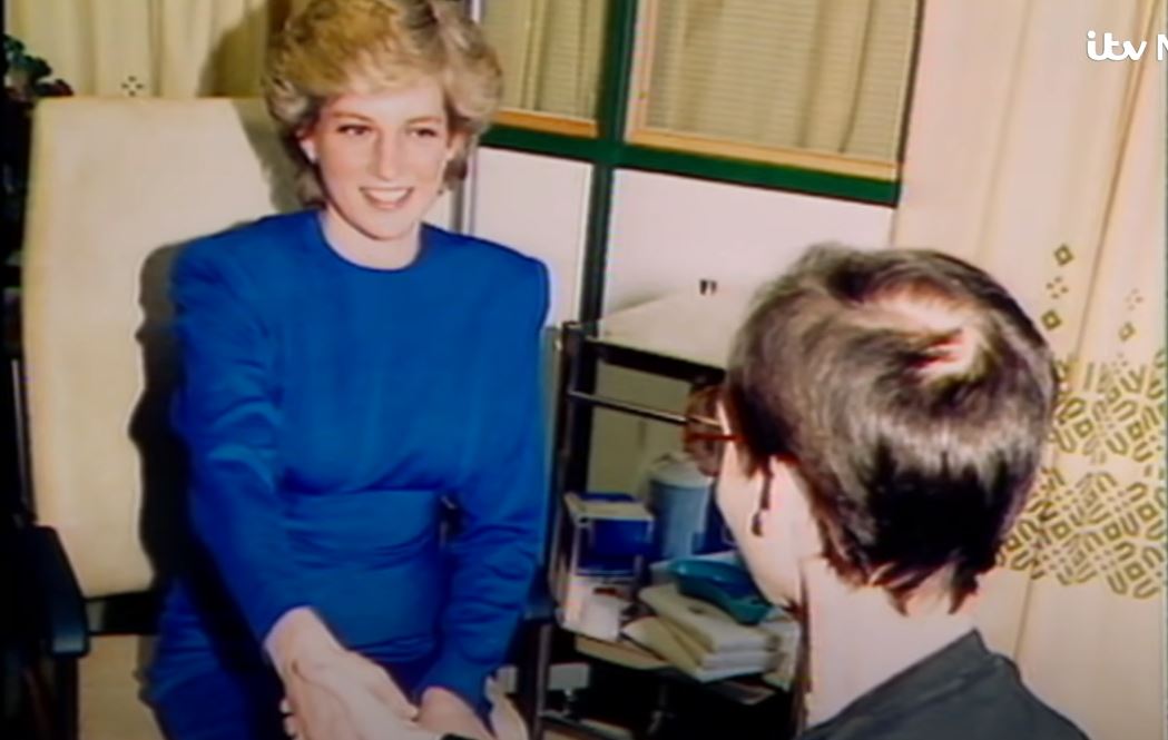 Όταν η πριγκίπισσα Νταϊάνα έσφιξε το χέρι ασθενούς με HIV - «Στιγμή ορόσημο»