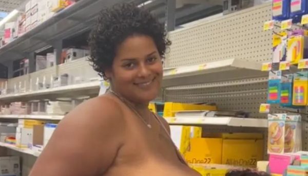 Με «ντροπιάζουν» επειδή θηλάζω δημοσίως – μόνο και μόνο επειδή έχω μεγάλο στήθος