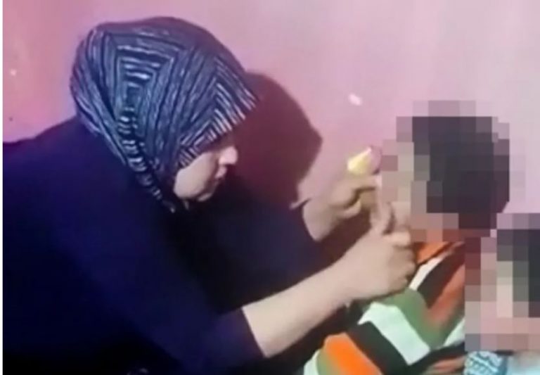 Τουρκία: Γονείς έκλειναν με ταινία τα στόματα των παιδιών τους