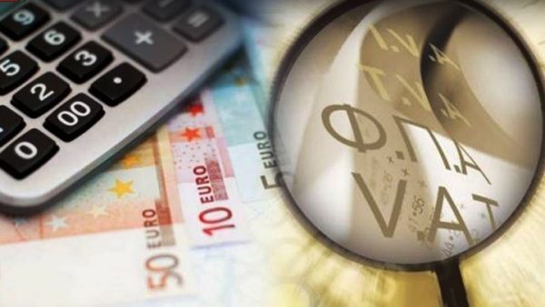 Ακρίβεια: Επιμένει η κυβέρνηση στην άρνηση μείωσης του ΦΠΑ – Διαπληκτισμοί στην Αριστερά για το ισπανικό παράδειγμα