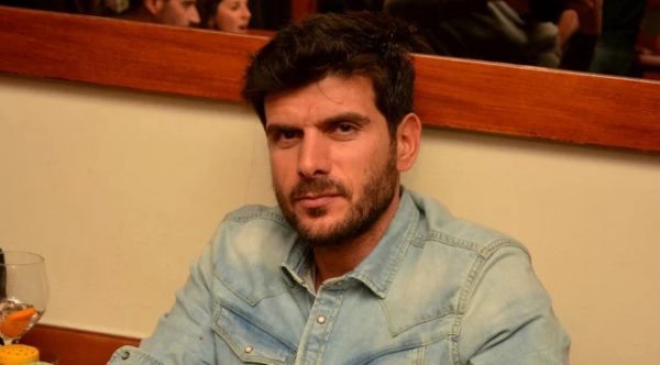 Μάνος Γαβράς: «Από τότε που έχασα τον πατέρα μου, μου είναι πιο δύσκολο όταν αποχωρίζομαι την μητέρα μου»