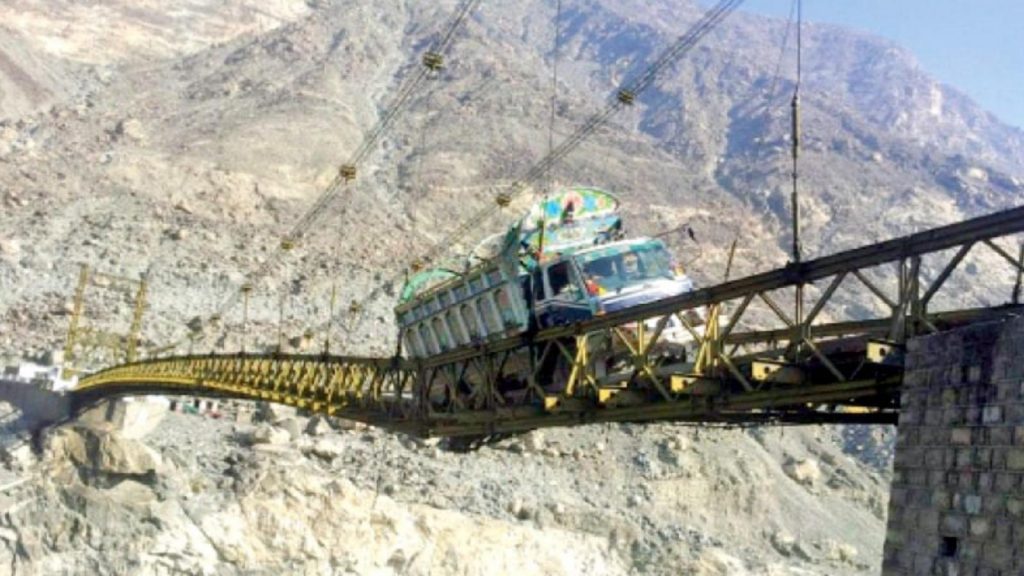 Πακιστάν: Η γέφυρα Alam η πιο επικίνδυνη στον κόσμο – Οι οδηγοί την τρέμουν