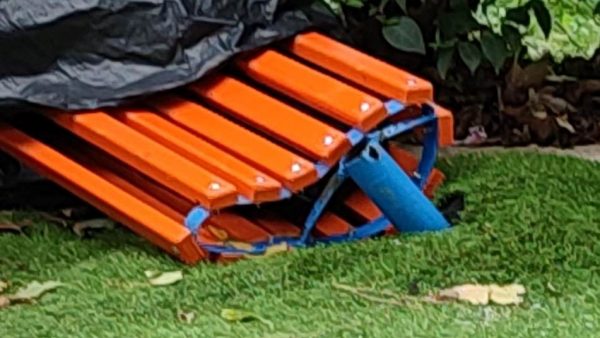 Βανδάλισαν παιδικές χαρές σε Γέρακα και Παλλήνη