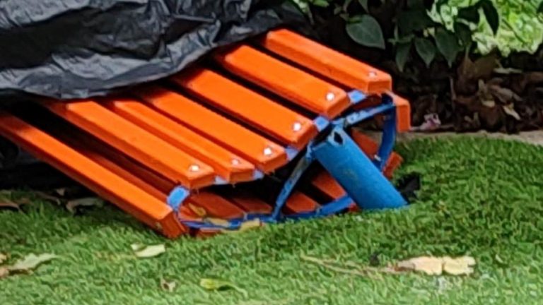 Βανδάλισαν παιδικές χαρές σε Γέρακα και Παλλήνη