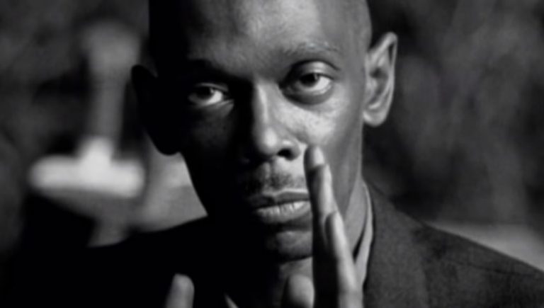 Maxi Jazz: Το ήρεμο βλέμμα στο κέντρο της rave καταιγίδας των Faithless