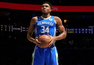 Βραβεύθηκε από την Ακαδημία Αθηνών ο Γιάννης Αντετοκούνμπο