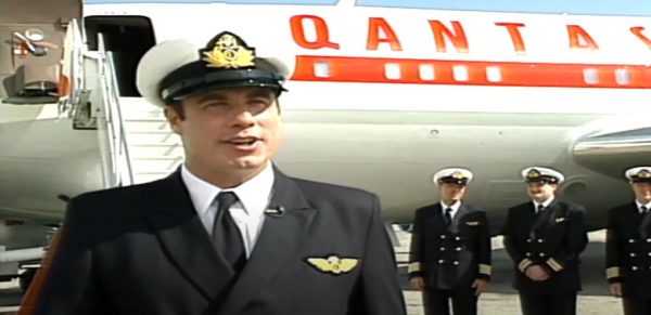 Τζον Τραβόλτα: Aπογείωσε αεροπλάνο από την Αθήνα και πιλοτάρισε στον Αττικό ουρανό