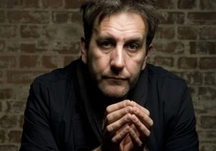 Τέρι Χολ: Ο γνωστός τραγουδιστής των Specials έχασε τη μάχη σε ηλικία 63 χρόνων