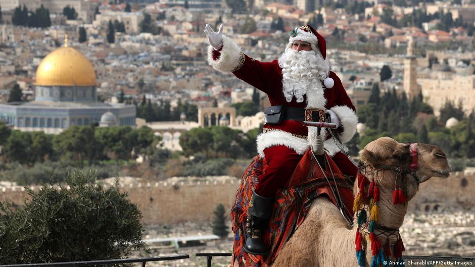 Ανατολική Ιερουσαλήμ: Ποιος είναι ο παλαιστίνιος Αϊ Βασίλης - Ολα τα παιδιά «μου ζητούν iPhone»
