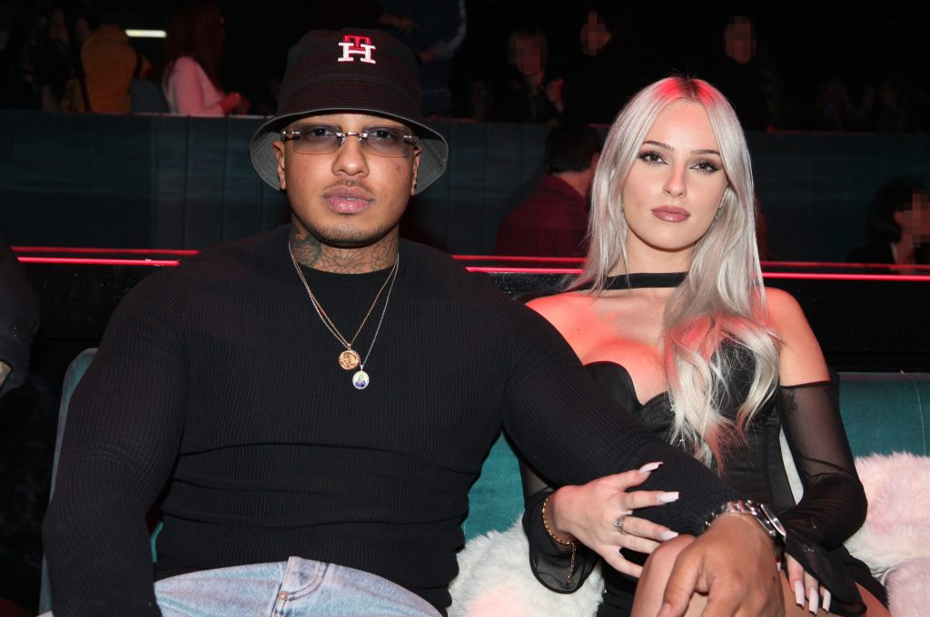 Light: Αυτή είναι η καλλονή σύντροφος του τράπερ