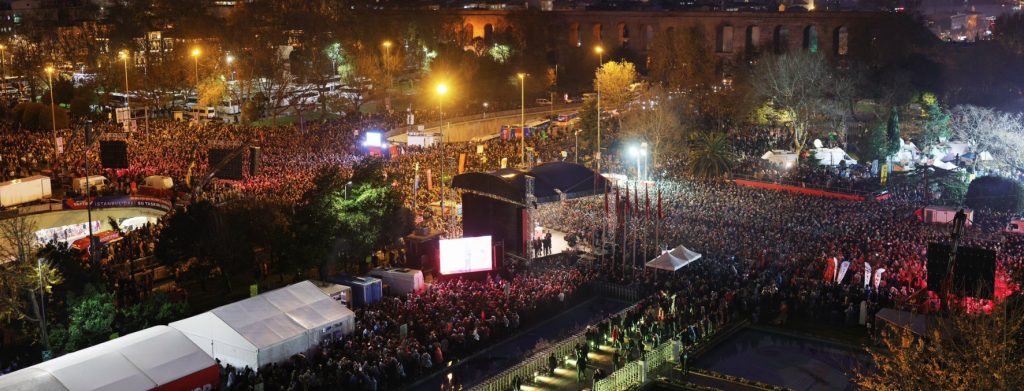 Τουρκία: «Κάτω η τυραννία» – «Δεν φοβάμαι», το μήνυμα του Εκρέμ Ιμάμογλου στη διαδήλωση της Κωνσταντινούπολης