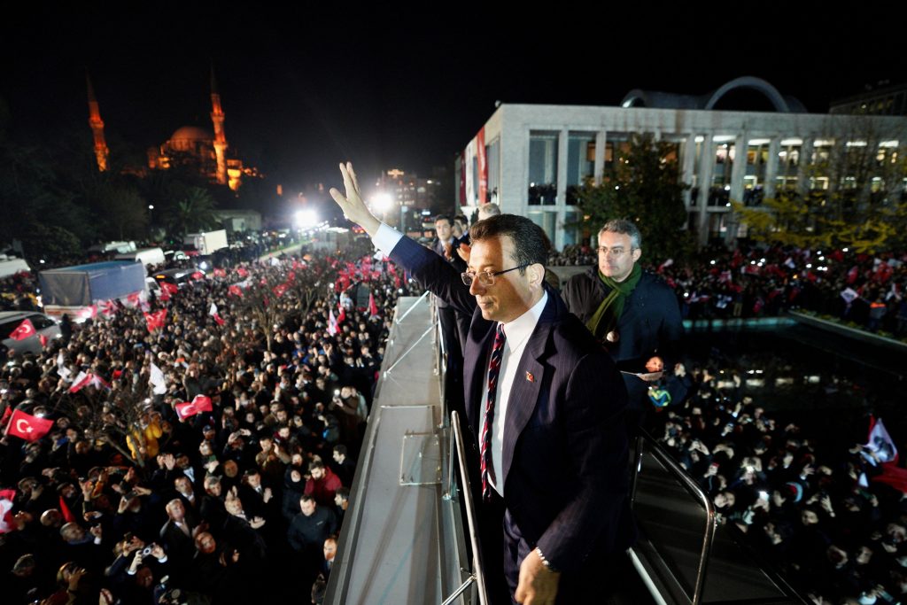 Εκρέμ Ιμάμογλου: Πώς ο Ερντογάν μεθοδεύει την πολιτική εξόντωση του αντιπάλου του