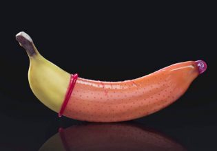 Γαλλία: Διαθέτουν δωρεάν προφυλακτικά και για τους ανήλικους