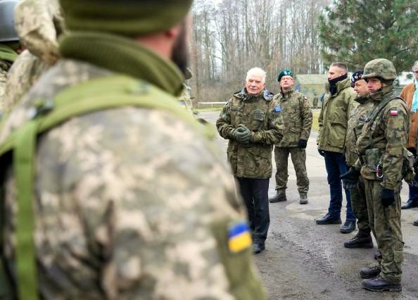 ΕΕ: Εχουμε εκπαιδεύσει 1.100 ουκρανούς στρατιωτικούς - Θα εκπαιδευτούν ως και 15.000
