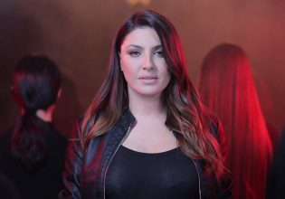 The Voice: Ανέβηκε στη σκηνή με την Έλενα Παπαρίζου… κυριολεκτικά πάνω του
