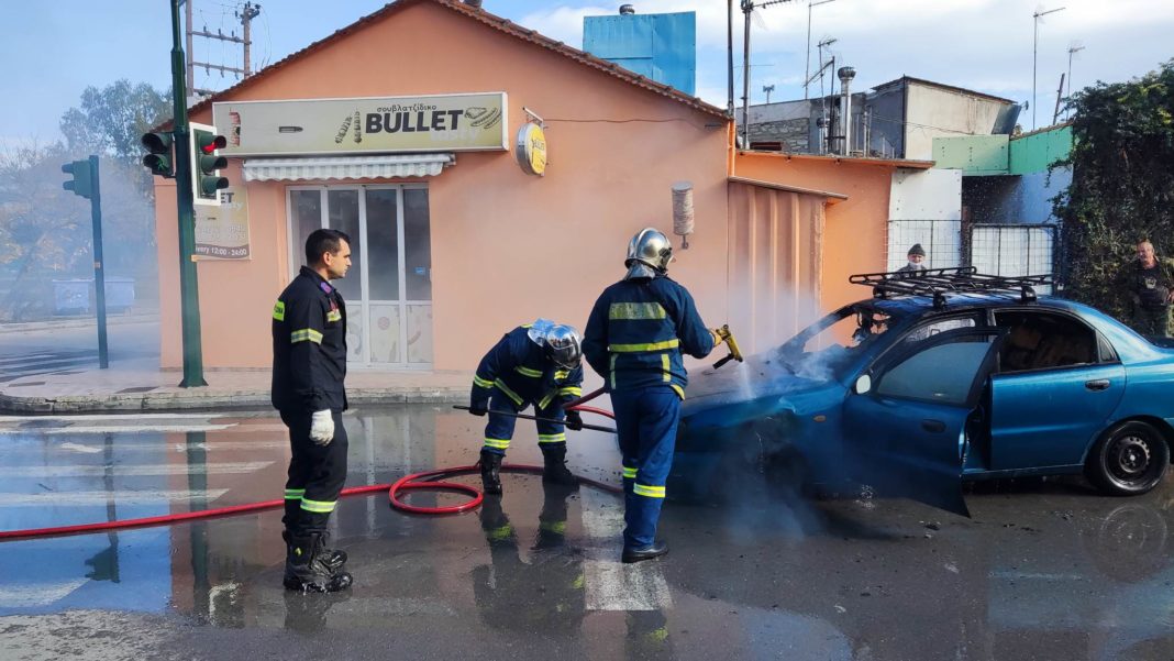 Βόλος: Πήρε φωτιά το αυτοκίνητο 60χρονου