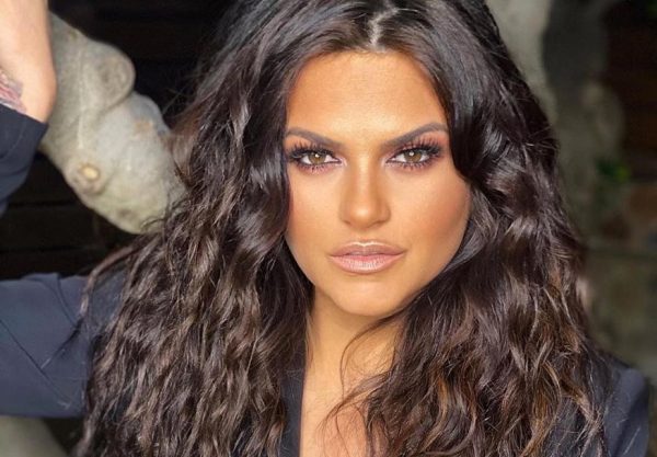 Δήμητρα Κατσαφάδου: «O αδερφός μου με σήκωσε από τον καναπέ της κατάθλιψης»