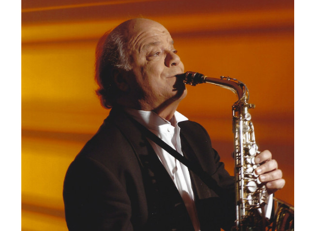 Γιώργος Κατσαρός: Μαζί με την Λένα Αλκαίου και τον Γεράσιμο Ανδρεάτο στο Γυάλινο Μουσικό Θέατρο